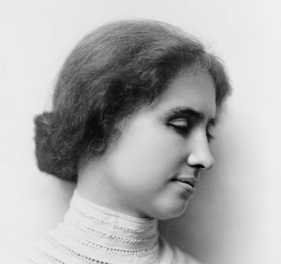 Хелен Келлер, фото ок. 1904 г. · Wikimedia Commons (общественное достояние) Хелен Келлер
